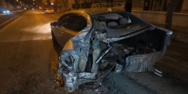 kaza-yapan-otomobilin-donerek-savruldugu-anlar-kameraya-yansidi-2-yarali-8Yv6cRFK.jpg