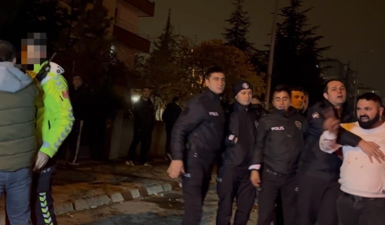 kaza-yapan-sofor-gorevini-yapan-polise-sana-gerekeni-yapacagim-kgEsfRAq.jpg