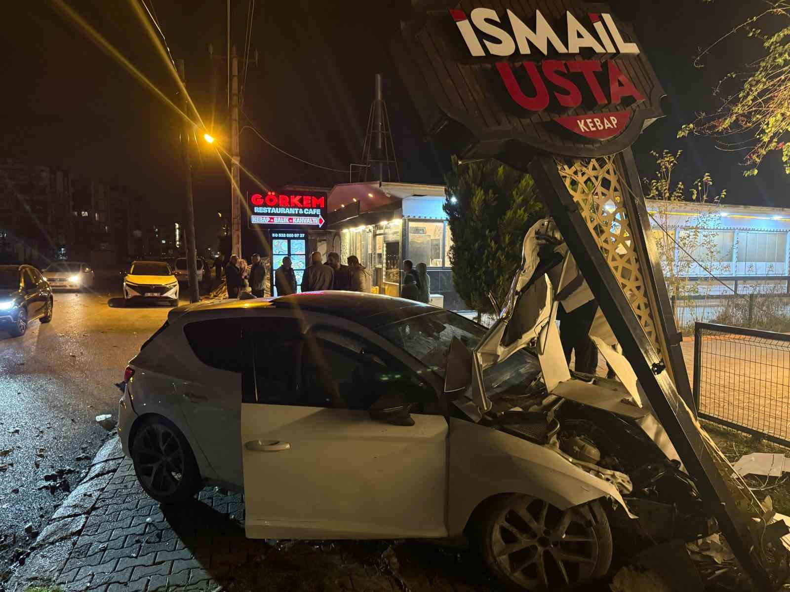Kaza yapan sürücü aracı bırakıp kayıplara karıştı 5 kaza yapan surucu araci birakip kayiplara karisti 1 48NiQgtK