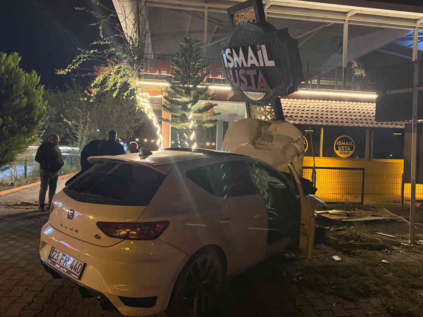 Kaza yapan sürücü aracı bırakıp kayıplara karıştı 6 kaza yapan surucu araci birakip kayiplara karisti 2 1jdaqmMl