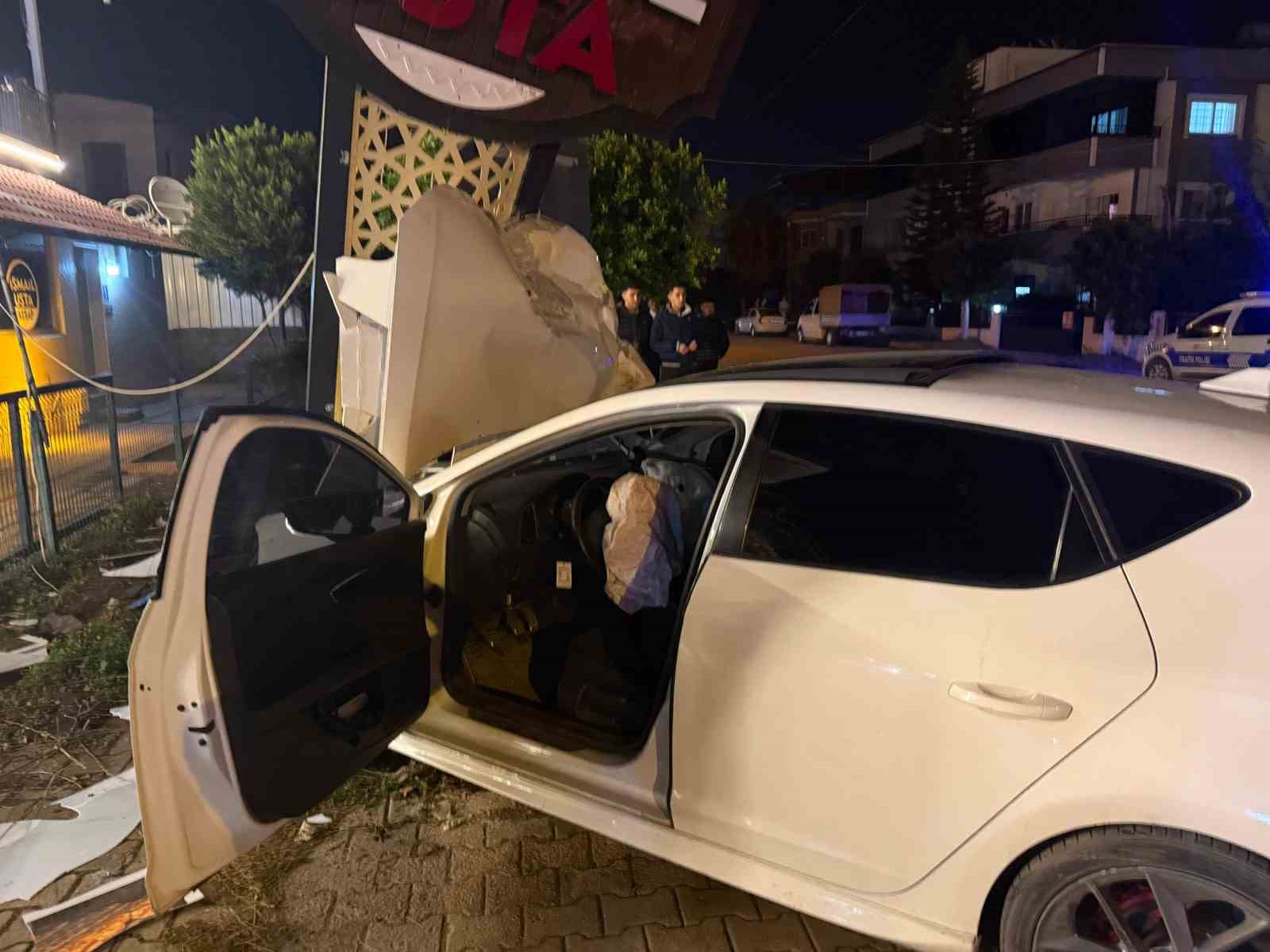 Kaza yapan sürücü aracı bırakıp kayıplara karıştı 7 kaza yapan surucu araci birakip kayiplara karisti 3 E9JlqyMH