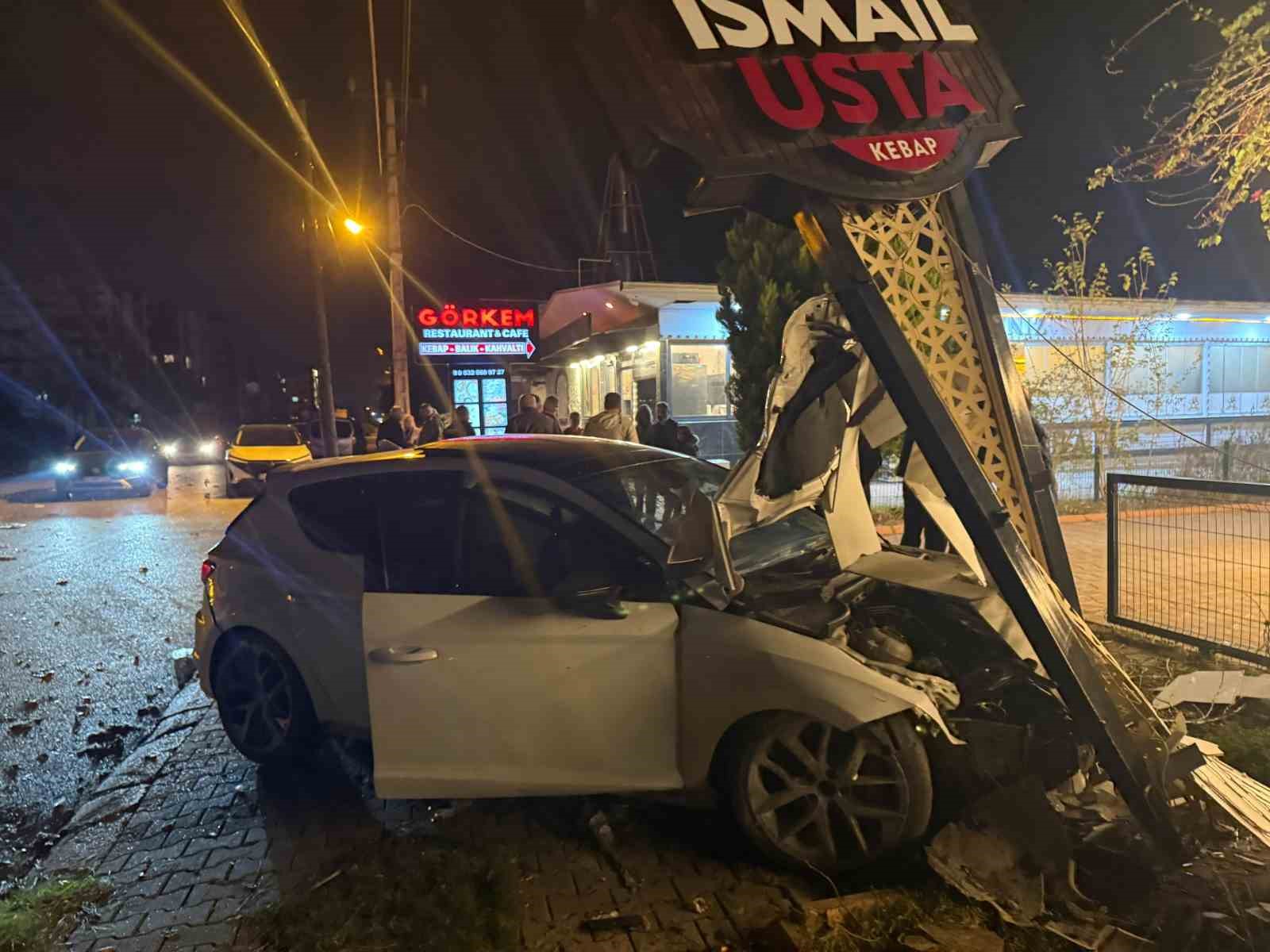 Kaza yapan sürücü aracı bırakıp kayıplara karıştı 8 kaza yapan surucu araci birakip kayiplara karisti 4 OIZdO6Sg