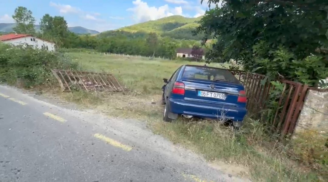 kaza yapan surucu aracini birakip uyumaya gitti 0 yR3ZTqtu