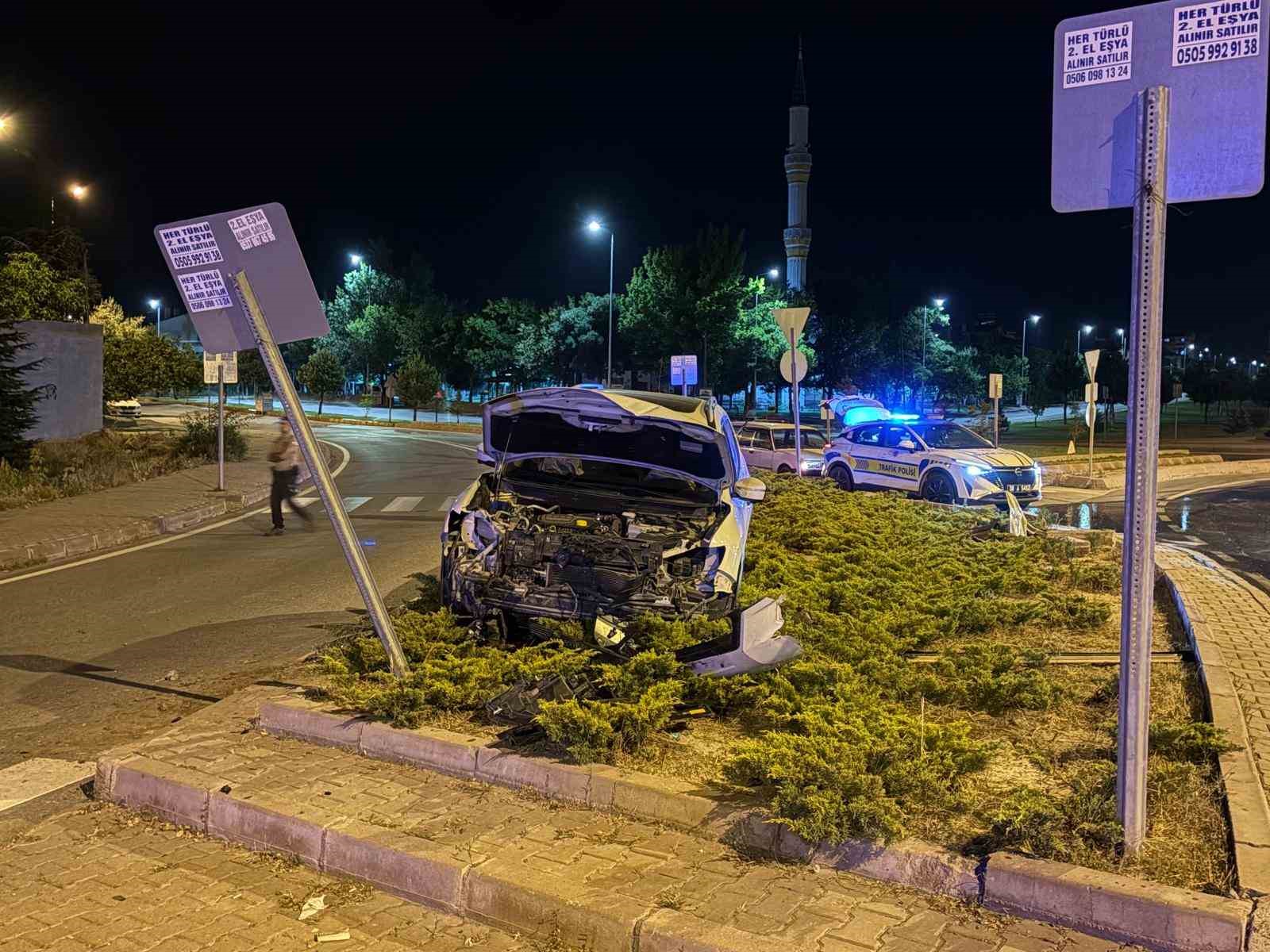 Kaza yapan sürücü yerine başkasını getirdi, kamera oyunu bozdu 4 kaza yapan surucu yerine baskasini getirdi kamera oyunu bozdu 0 34QtV2rT