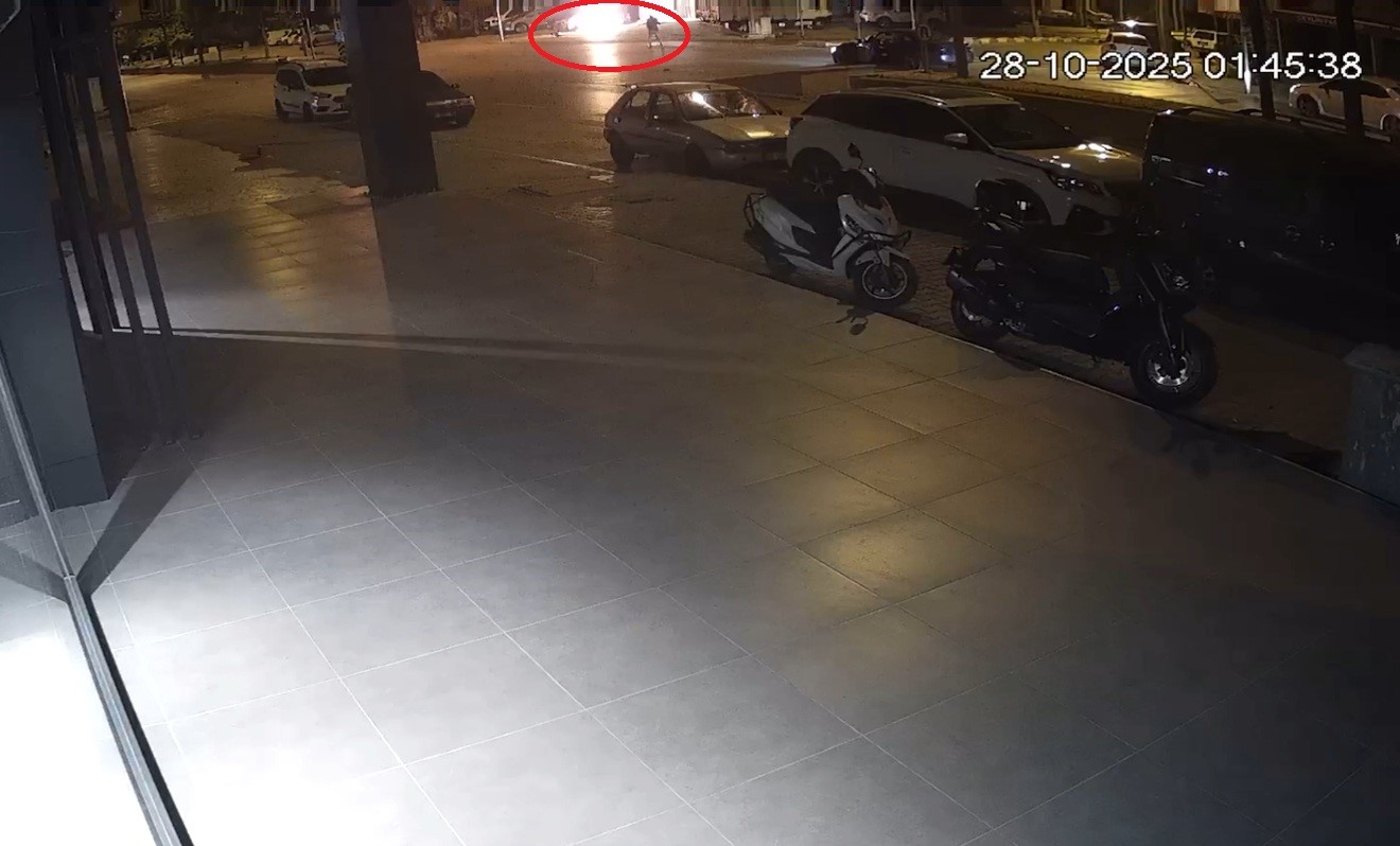 Kaza yapıp yanmaya başlayan motosikletin sürücüsünü vatandaşlar kurtardı 5 kaza yapip yanmaya baslayan motosikletin surucusunu vatandaslar kurtardi 1 YRPNSCjv