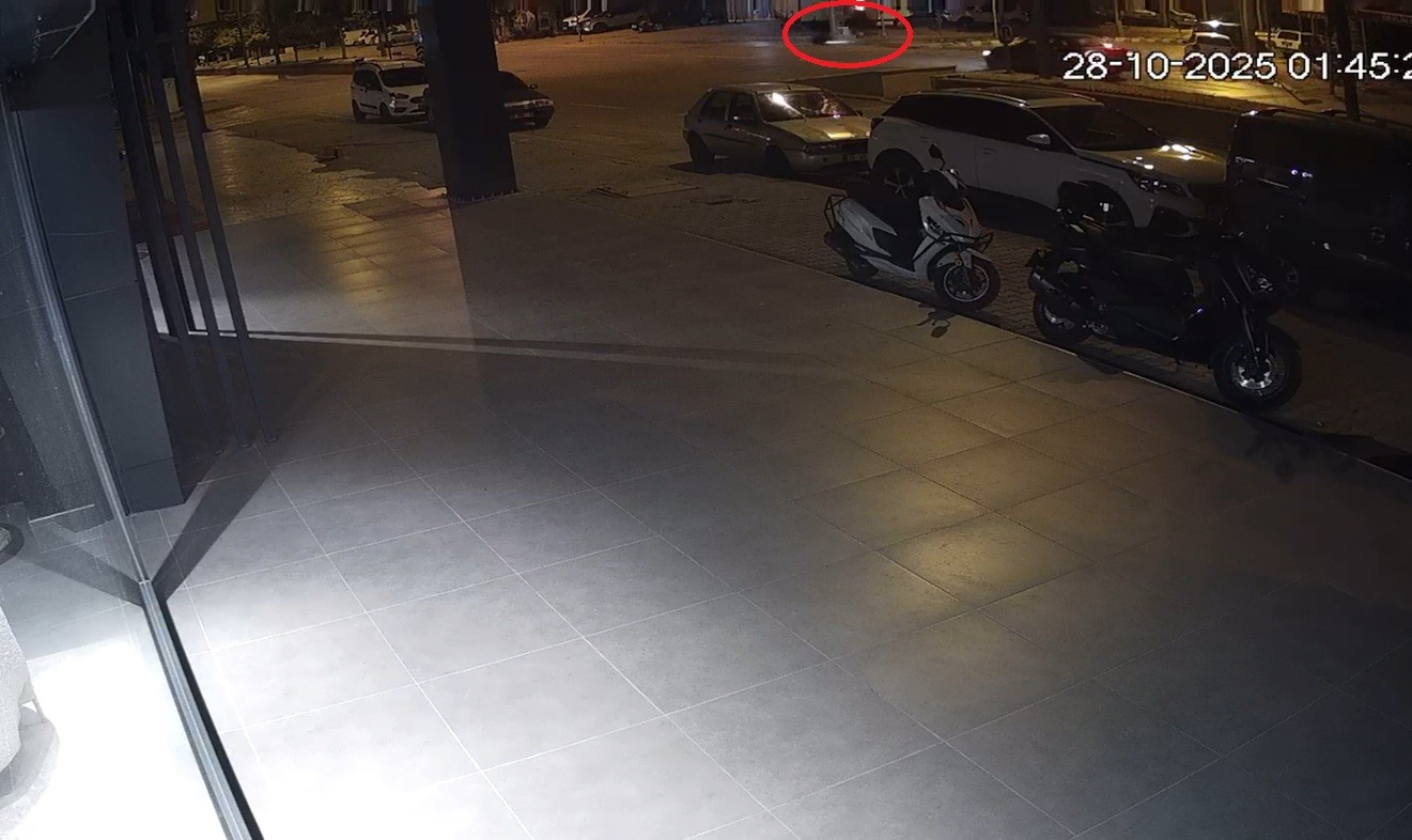 Kaza yapıp yanmaya başlayan motosikletin sürücüsünü vatandaşlar kurtardı 8 kaza yapip yanmaya baslayan motosikletin surucusunu vatandaslar kurtardi 4 RwraJbAj