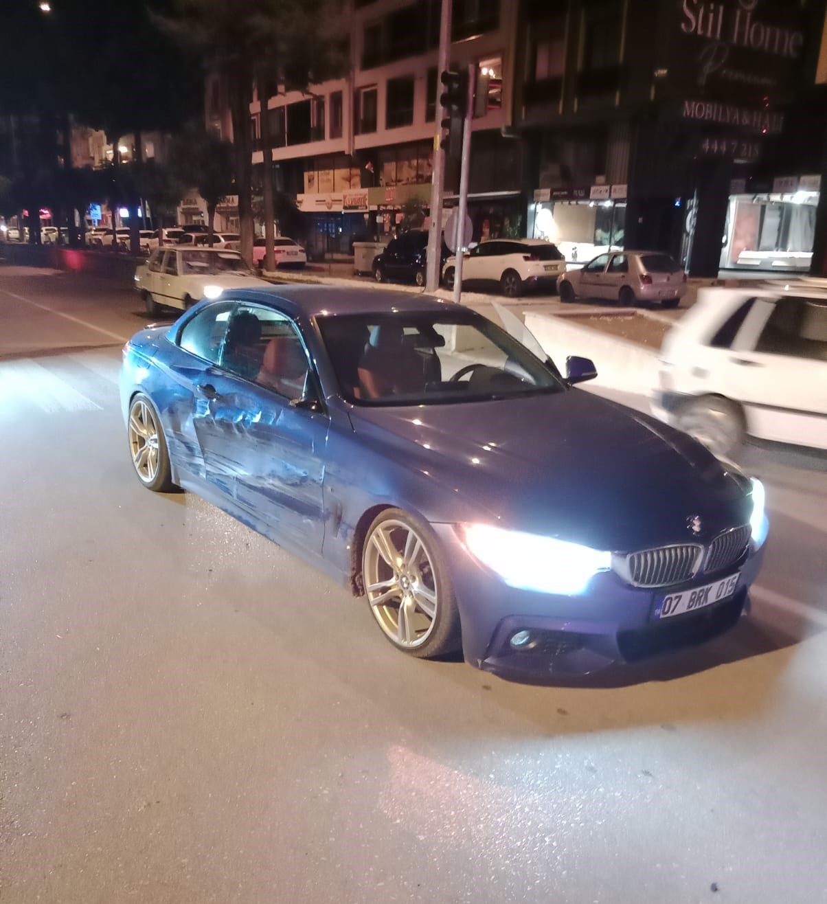 Kaza yapıp yanmaya başlayan motosikletin sürücüsünü vatandaşlar kurtardı 10 kaza yapip yanmaya baslayan motosikletin surucusunu vatandaslar kurtardi 6 sLN3v8Qc