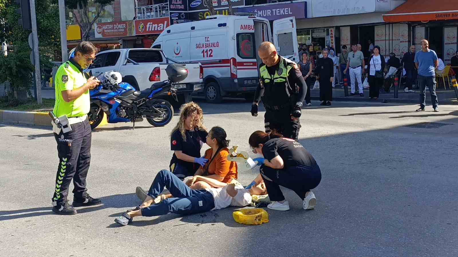 Kaza yapıp yaralanan genç kızdan, başından biran olsun ayrılmayan trafik polisine kahvaltı sözü 8 kaza yapip yaralanan genc kizdan basindan biran olsun ayrilmayan trafik polisine kahvalti sozu 4 yVFUkwgP