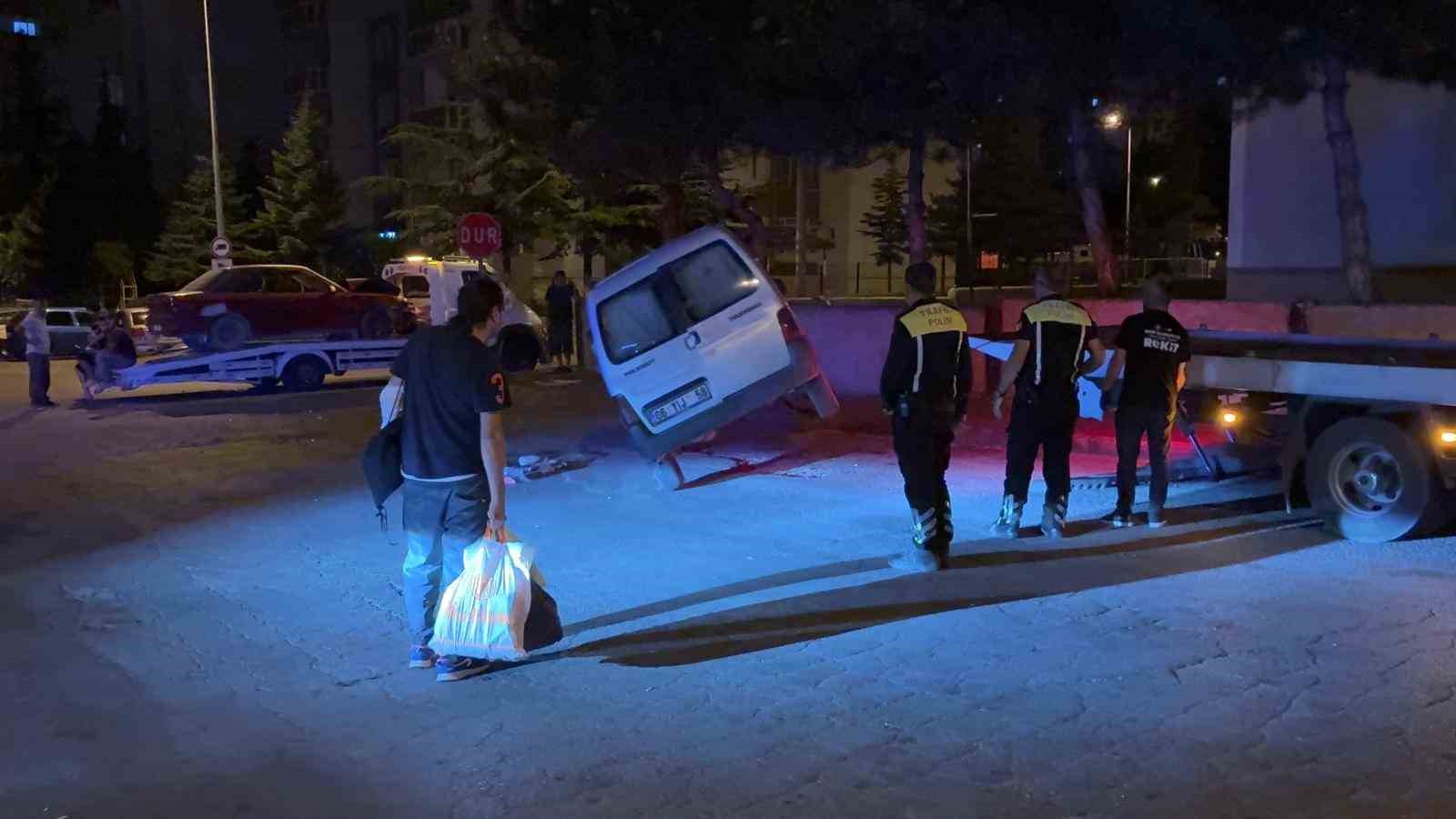 kaza yaptigi araciyla gitmek istedi ekiplere zor anlar yasatti 0 GvcSUp8a
