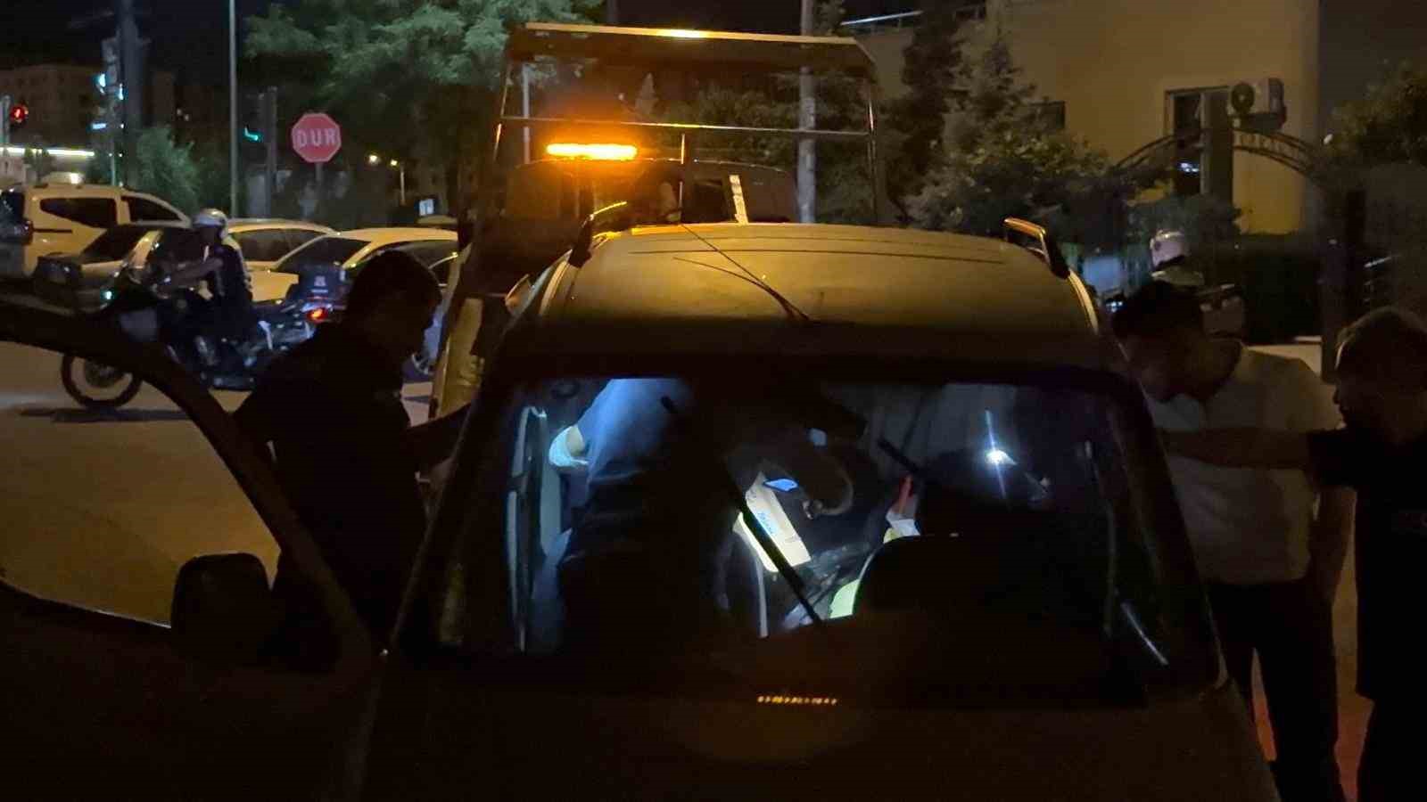 kaza yaptigi araciyla gitmek istedi ekiplere zor anlar yasatti 1