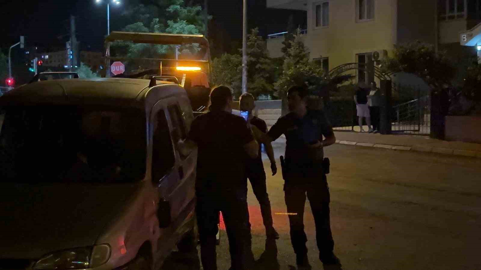 kaza yaptigi araciyla gitmek istedi ekiplere zor anlar yasatti 5 AbO7Lgvw