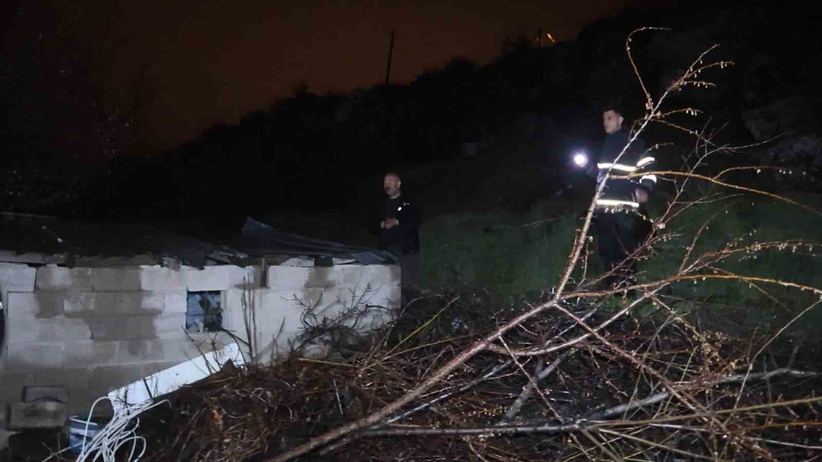 kaza yaptiktan sonra calilarin arasina saklanan surucu gelirsem emniyetle basim belaya girer 4 XeUzBbWz