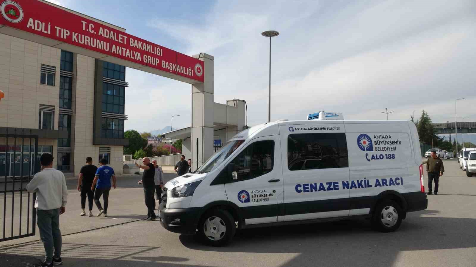 kazada 36 yasindaki oglunu kaybeden annenin feryatlari yurek dagladi 4 2vBVjycK