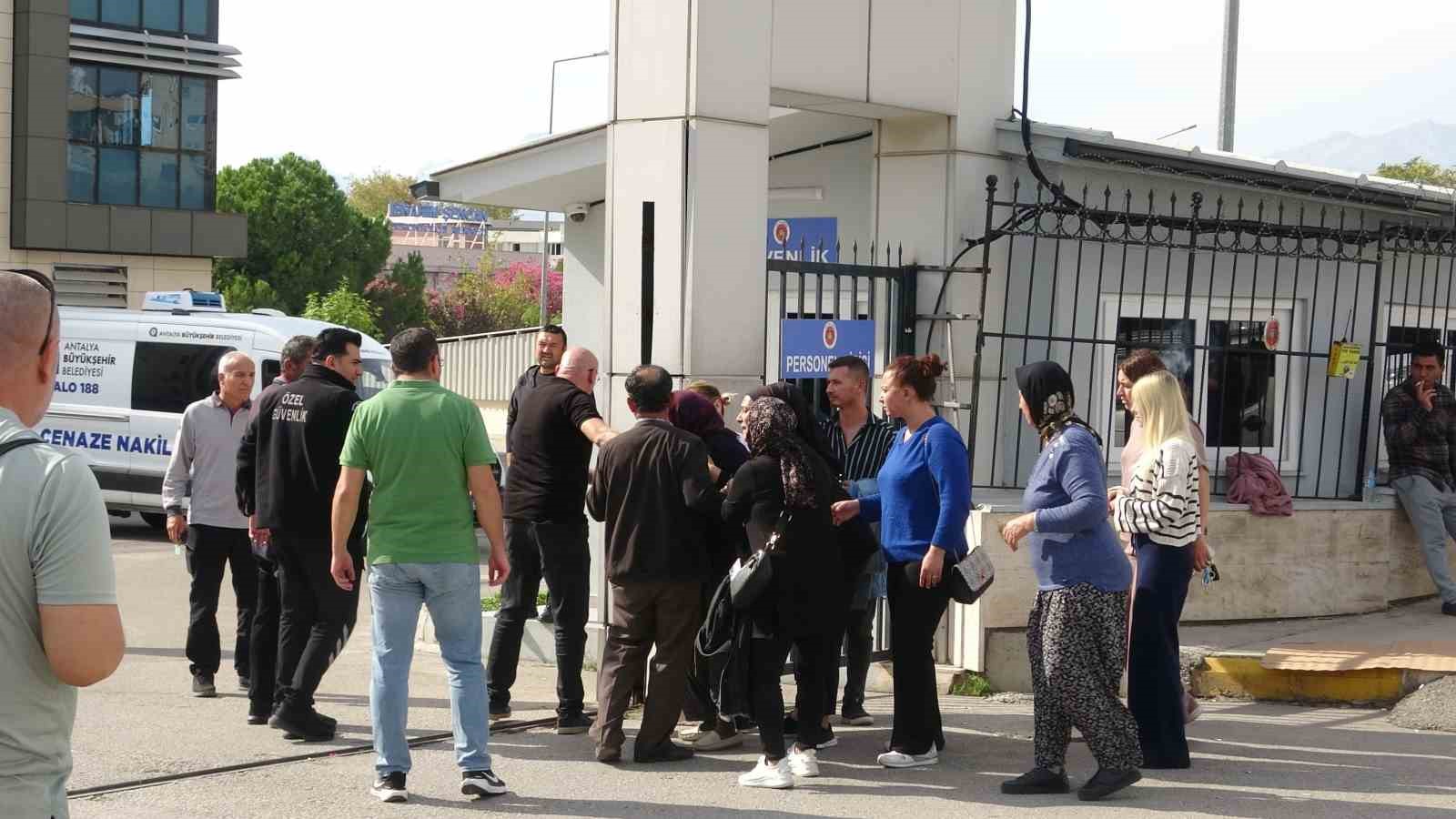 kazada 36 yasindaki oglunu kaybeden annenin feryatlari yurek dagladi 5 4G4urz89
