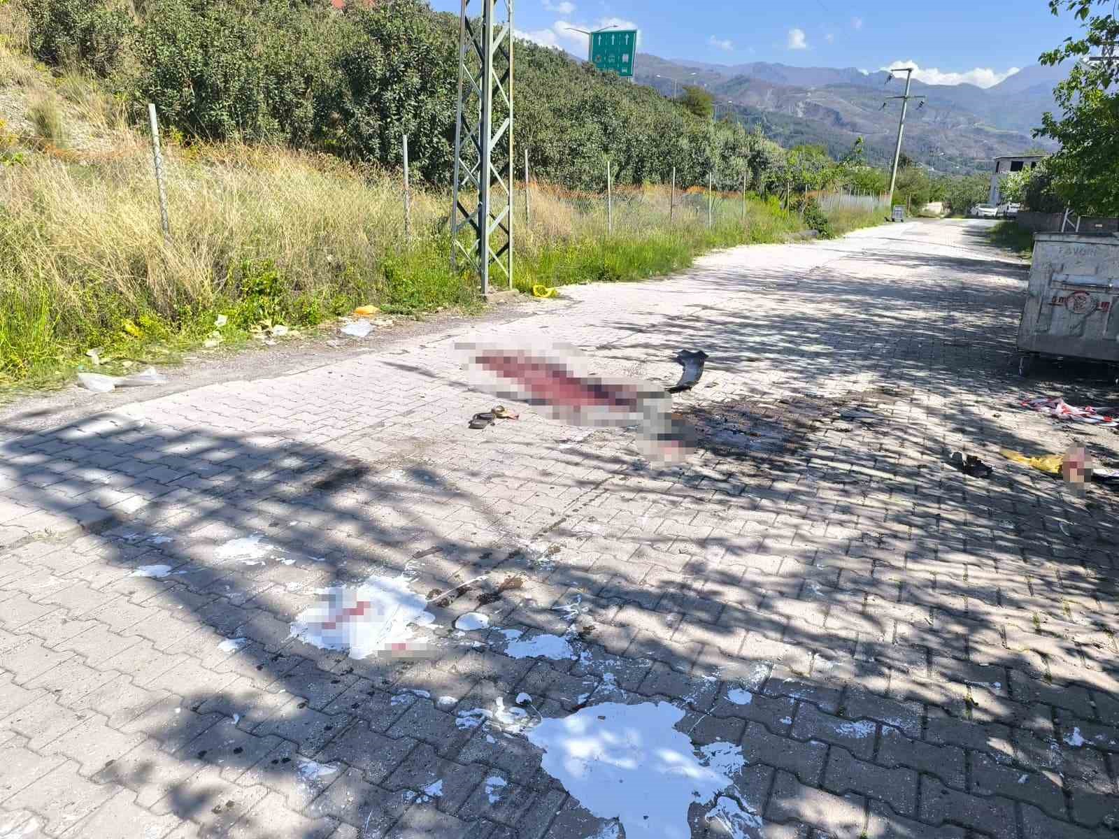 kazada agir yaralanan baba ve 3 yasindaki kizini olum ayirdi 1 yCIBrpa3