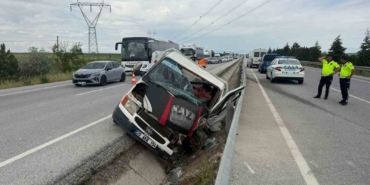 kazada-aracta-sikisan-surucunun-imdadina-vinc-operatoru-yetisti-yPV6iDuD.jpg