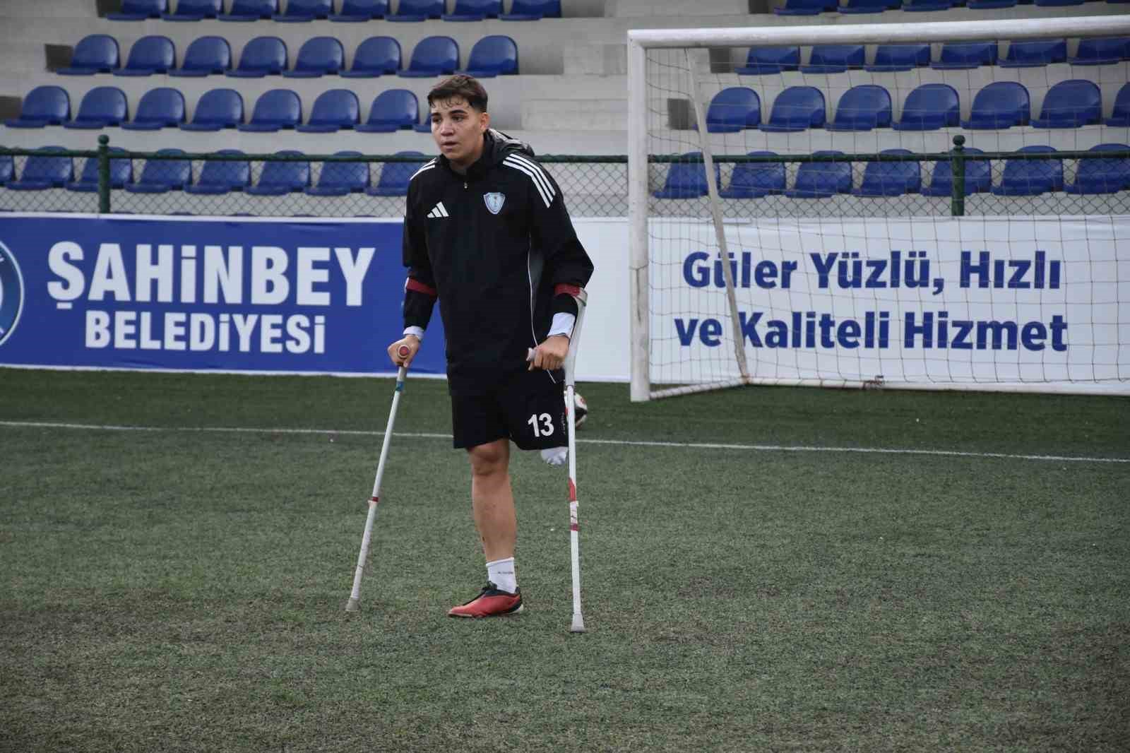 kazada engelli oldu futbolla hayata dondu 2 de17i1Vp