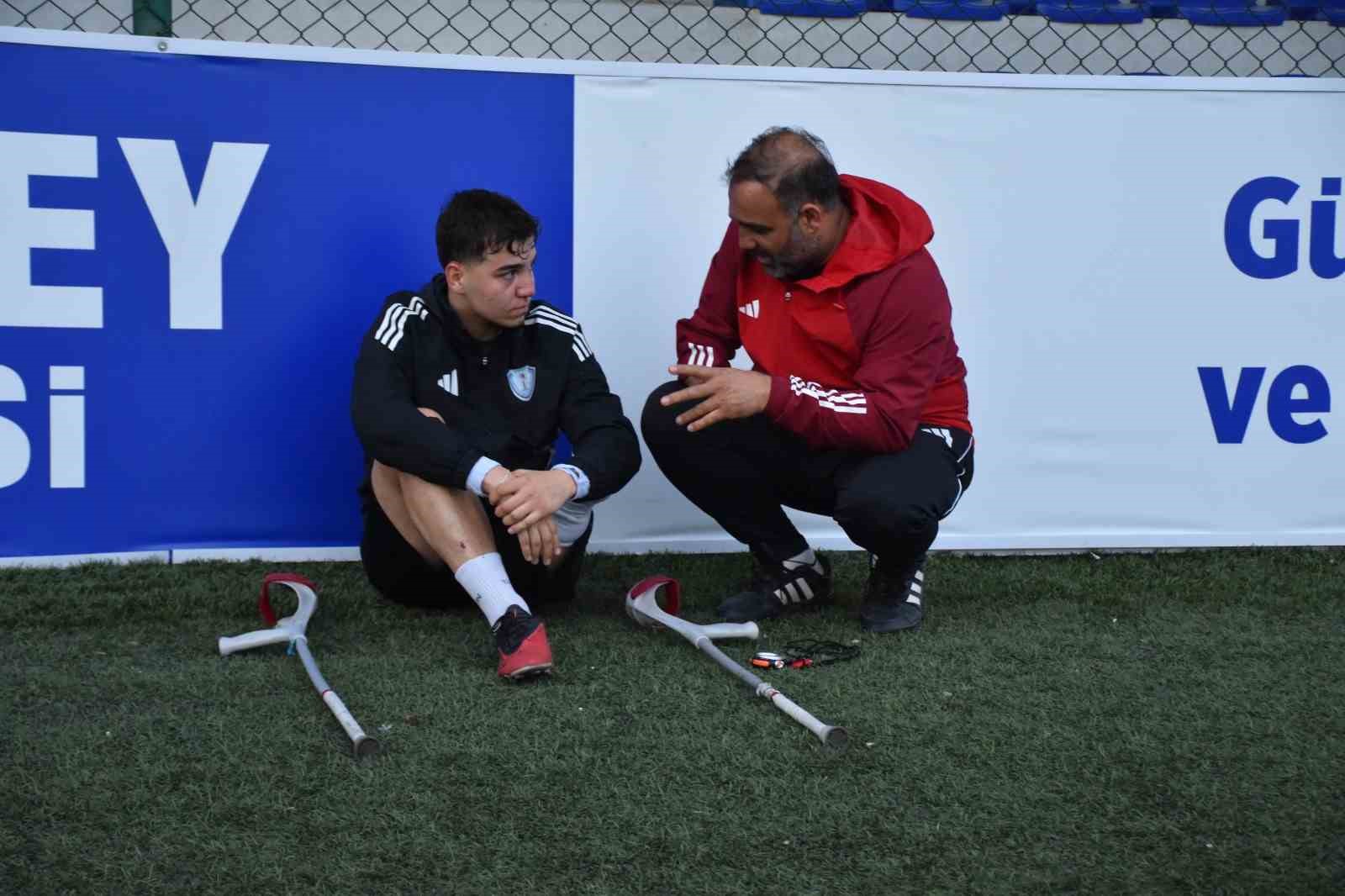 kazada engelli oldu futbolla hayata dondu 4 GymIu3Vn