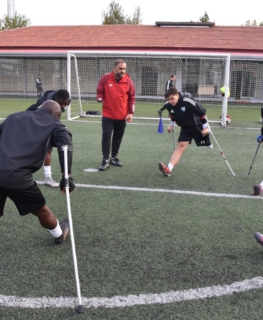kazada-engelli-oldu-futbolla-hayata-dondu-56hNXrOC.jpg