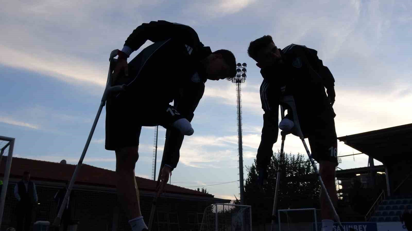 kazada engelli oldu futbolla hayata dondu 7 cn1XWjpb