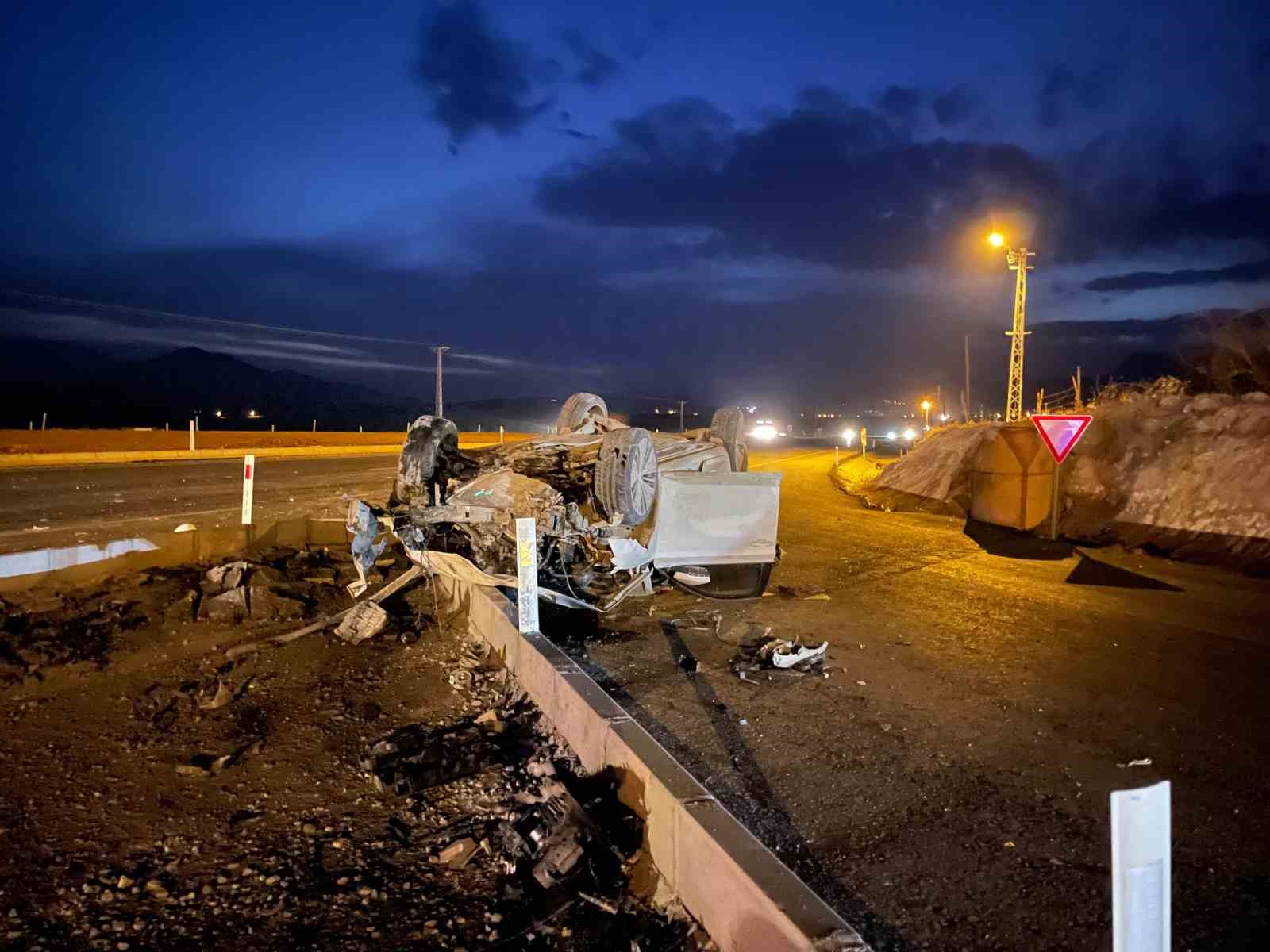 Kazada Fiat Tofaş ikiye ayrıldı: 2 yaralı 5 kazada fiat tofas ikiye ayrildi 2 yarali 1 STkyhWH8