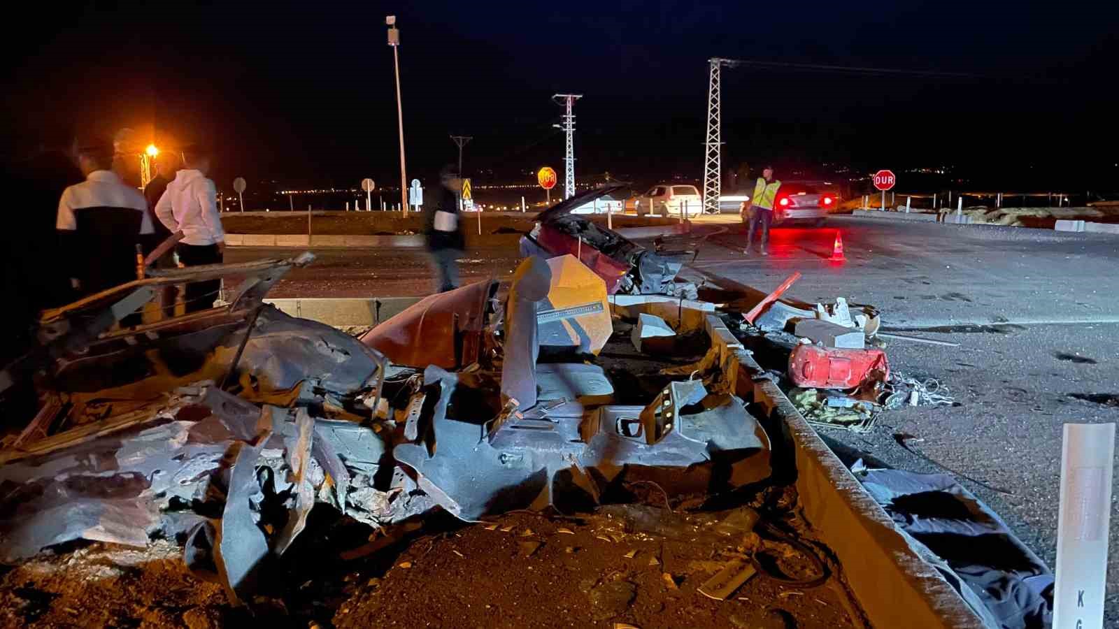 Kazada Fiat Tofaş ikiye ayrıldı: 2 yaralı 6 kazada fiat tofas ikiye ayrildi 2 yarali 2 Xfq3SUWz