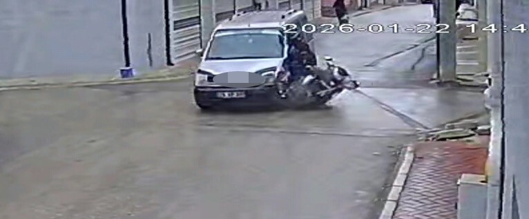 kazada genc kurye agir yaralandi 0 re1KQ1kT