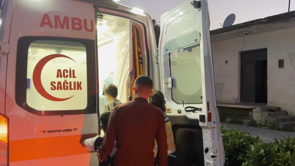 Kazada hafif yaralanan küçük kardeşleri kimse ikna edemedi: Babadan gelen telefonla ambulansa bindiler 5 kazada hafif yaralanan kucuk kardesleri kimse ikna edemedi babadan gelen telefonla ambulansa bindiler 1 OGlvsF4v