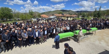kazada-hayatini-kaybeden-2-ogrenci-ve-servis-surucusu-defnedildi-nX4evwjV.jpg