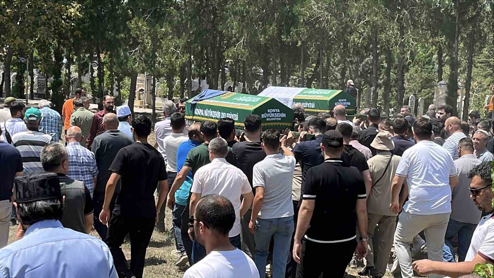 kazada hayatini kaybeden anne ve kizi son yolculuguna ugurlandi 0 uVIJU51i