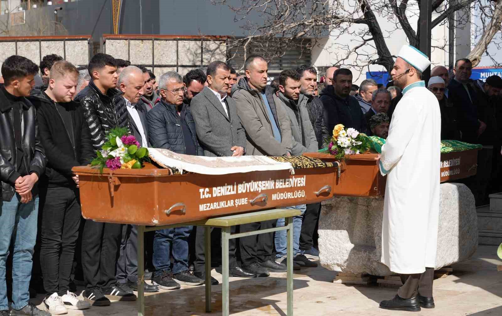 kazada hayatini kaybeden baba ve oglu son yolculuklarina ugurlandi 0 4CTsPaWj