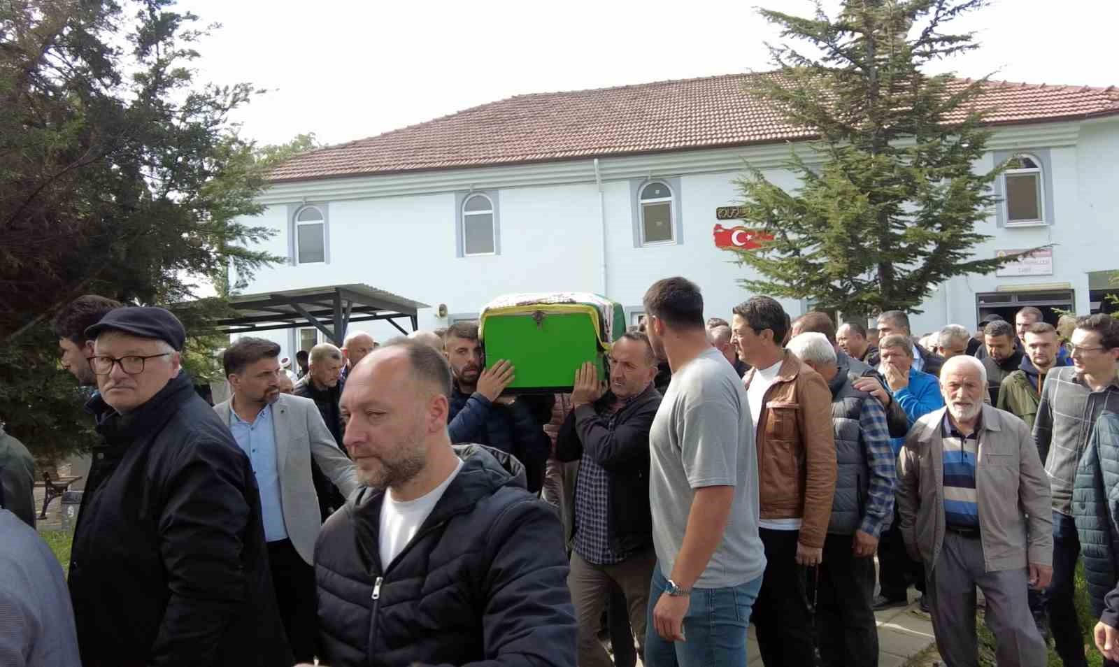 kazada hayatini kaybeden genc bayan gozyaslari icinde topraga verildi 0 nPcQSKFV