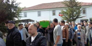 kazada-hayatini-kaybeden-genc-bayan-gozyaslari-icinde-topraga-verildi-hJKpKHy6.jpg