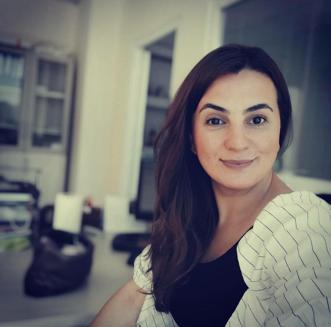 kazada hayatini kaybeden genc kadin gozyaslari icinde topraga verildi 1 QUi6FNyU