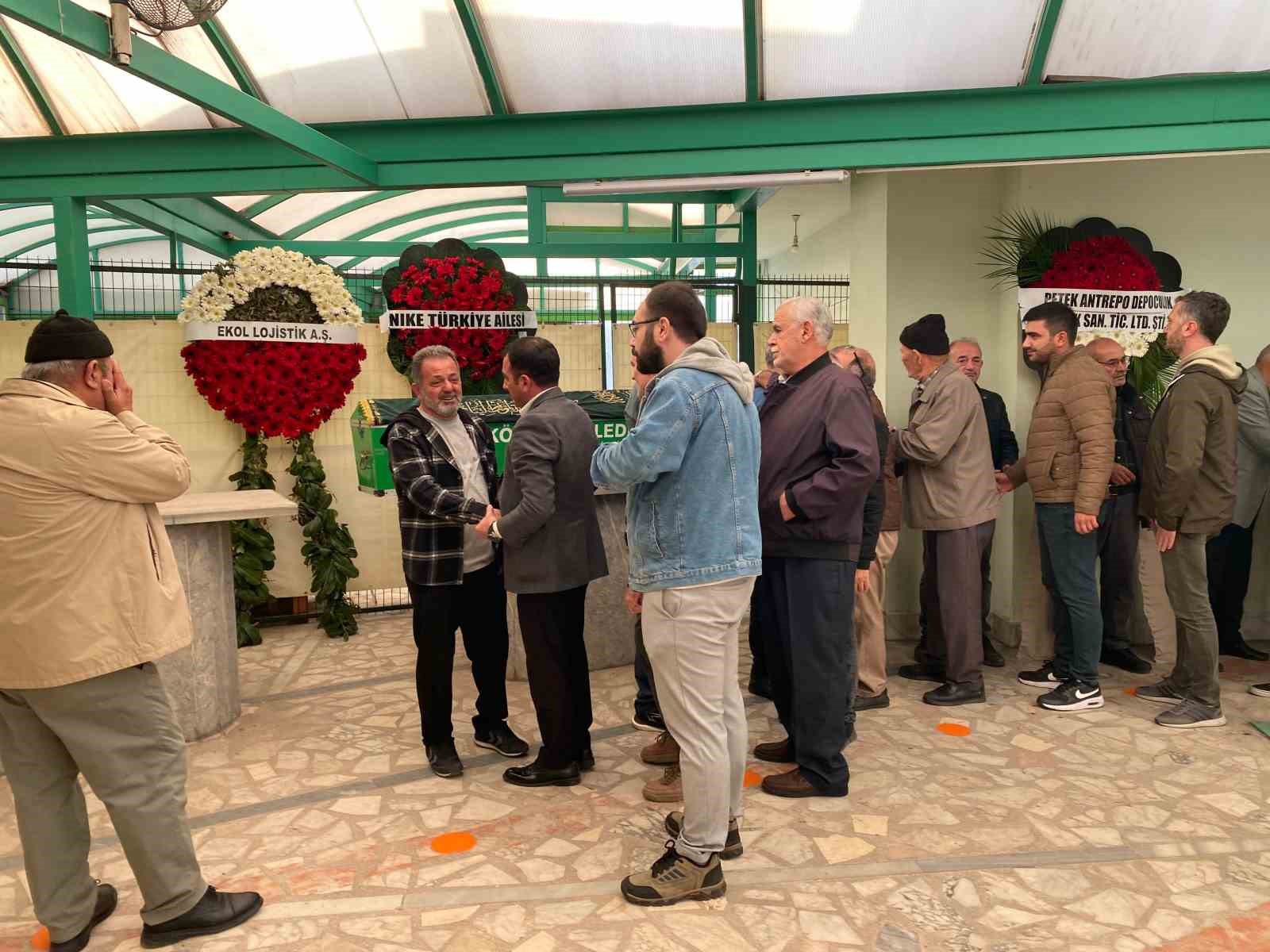kazada hayatini kaybeden genc memleketinde son yolculuguna ugurlandi 5 QCQwWslz