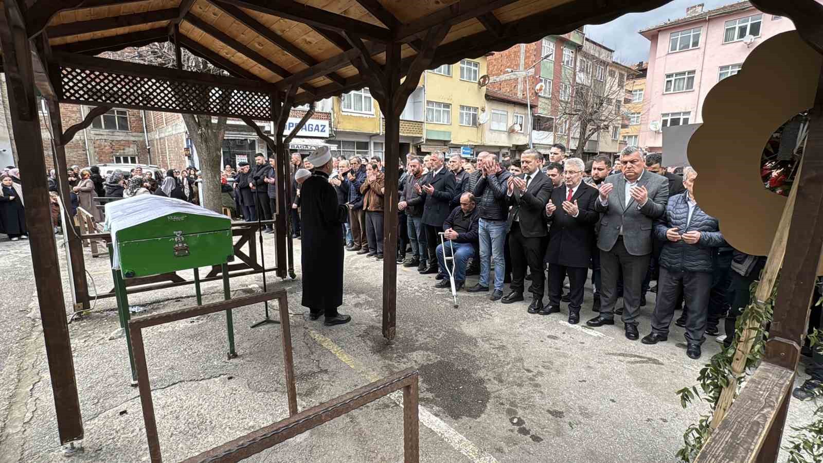 kazada hayatini kaybeden genc topraga verildi 0 Pd8zlPyQ