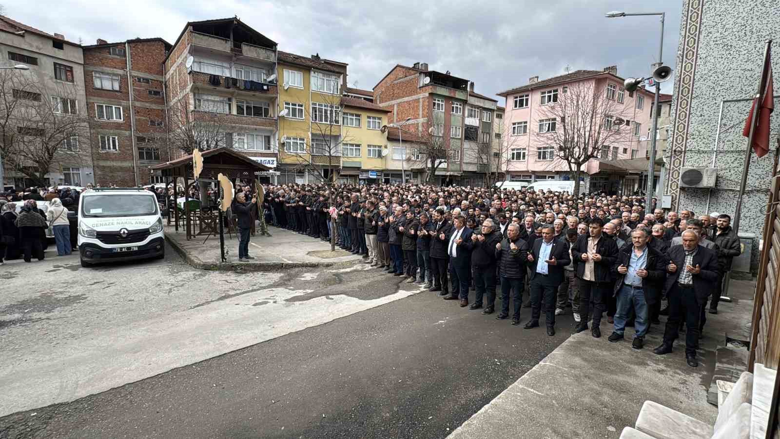 kazada hayatini kaybeden genc topraga verildi 2 EGDdLEOL