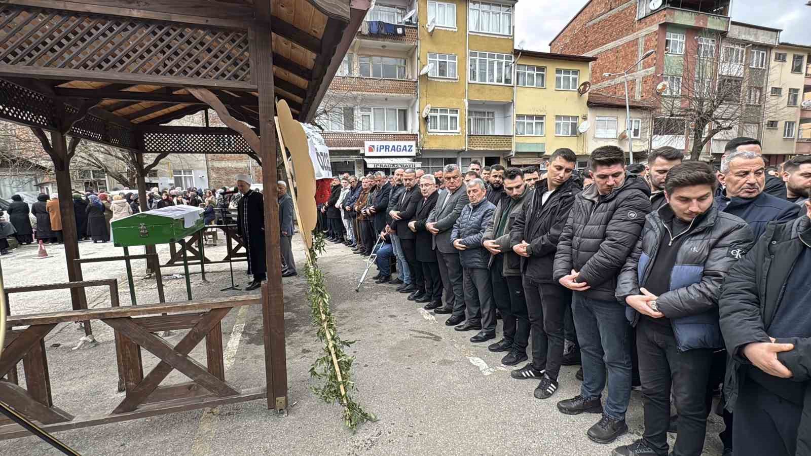 kazada hayatini kaybeden genc topraga verildi 5