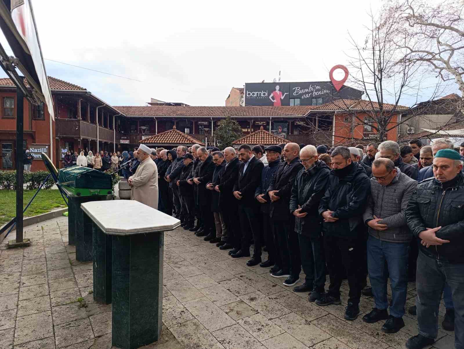 Kazada hayatını kaybeden İnegöllü iş adamı Sedat Taç toprağa verildi 4 kazada hayatini kaybeden inegollu is adami sedat tac topraga verildi 0 LT1lndGm