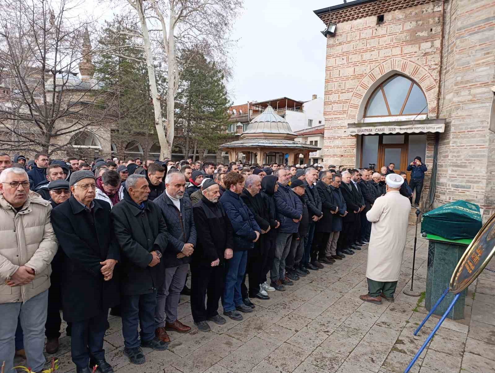 Kazada hayatını kaybeden İnegöllü iş adamı Sedat Taç toprağa verildi 6 kazada hayatini kaybeden inegollu is adami sedat tac topraga verildi 2 RqvWnljj