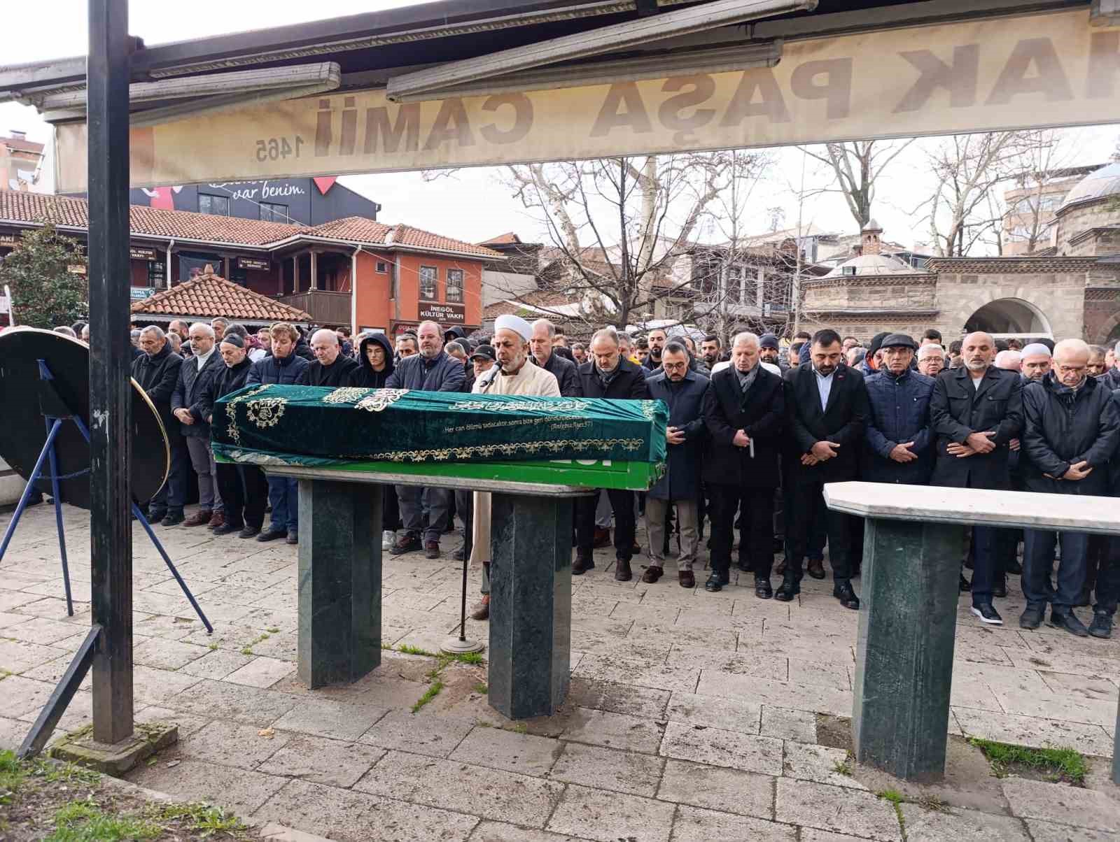 Kazada hayatını kaybeden İnegöllü iş adamı Sedat Taç toprağa verildi 7 kazada hayatini kaybeden inegollu is adami sedat tac topraga verildi 3 E3nQ9e1m