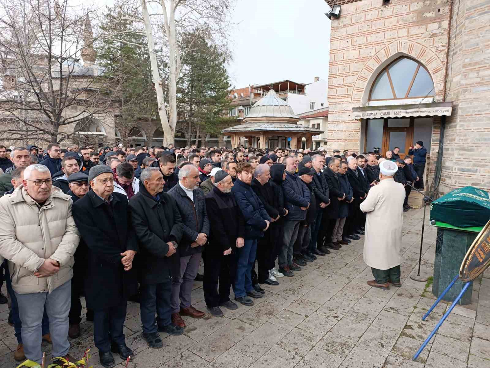 Kazada hayatını kaybeden İnegöllü iş adamı Sedat Taç toprağa verildi 8 kazada hayatini kaybeden inegollu is adami sedat tac topraga verildi 4