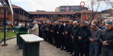 kazada-hayatini-kaybeden-inegollu-is-adami-sedat-tac-topraga-verildi-LYIDnHDn.jpg