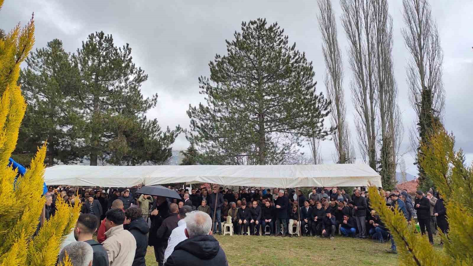 kazada hayatini kaybeden nisanli cift yan yana topraga verildi 2 THWGBAzA