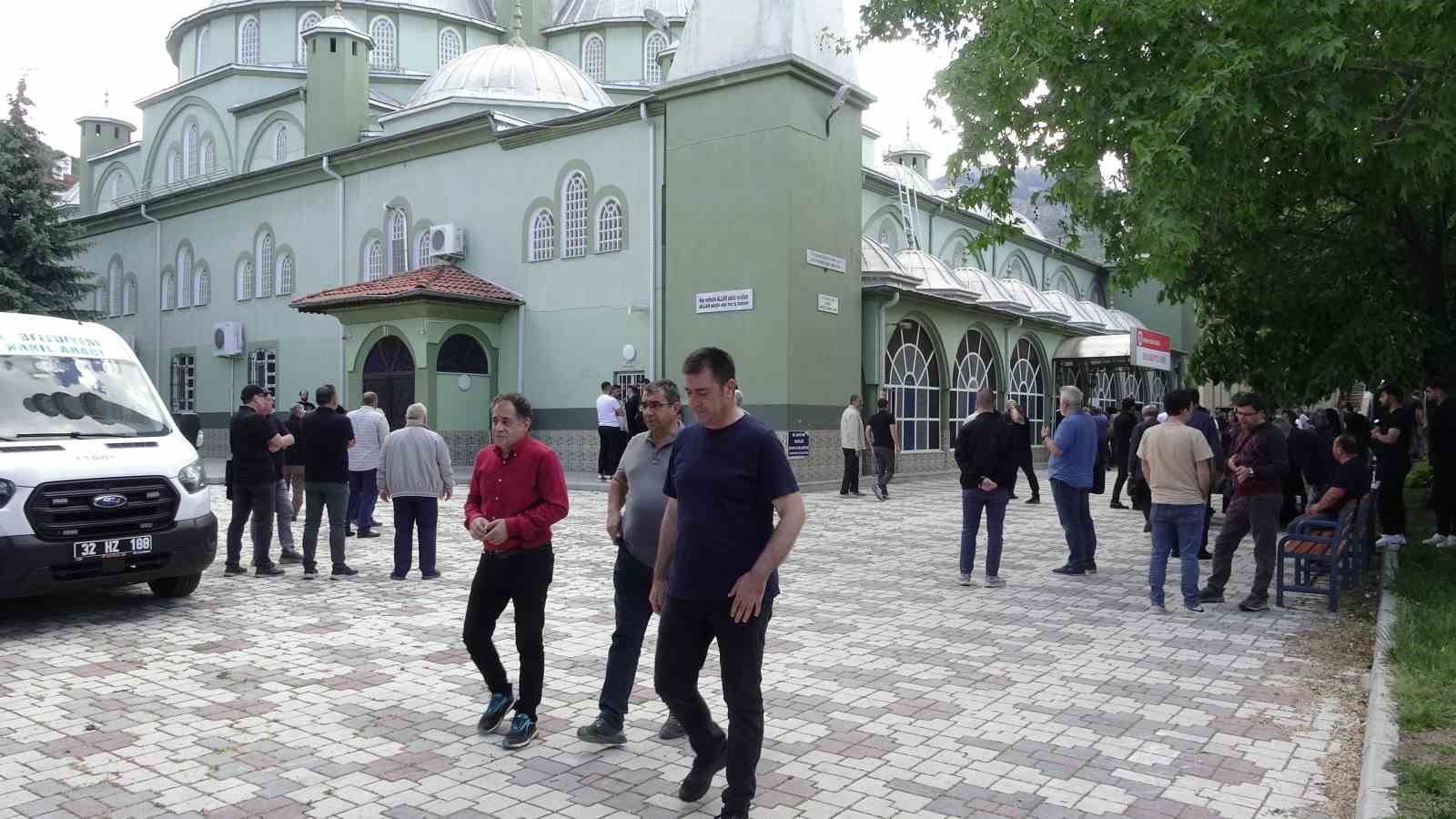 kazada hayatini kaybeden prof dr ismail kir son yolculuguna ugurlandi 1 MQnZQ5XY