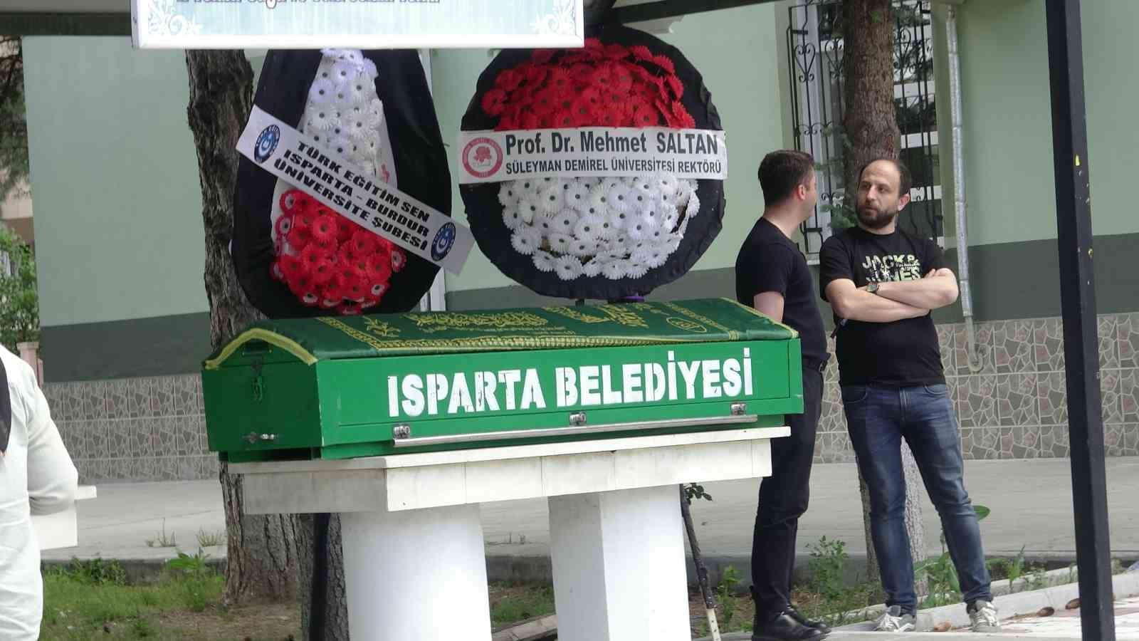 kazada hayatini kaybeden prof dr ismail kir son yolculuguna ugurlandi 3