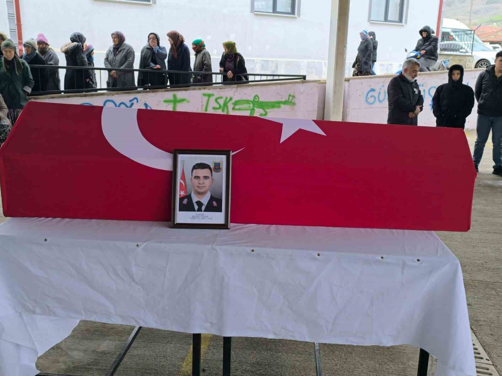 kazada hayatini kaybeden uzman cavus askeri torenle topraga verildi 1 tKQ5sydO