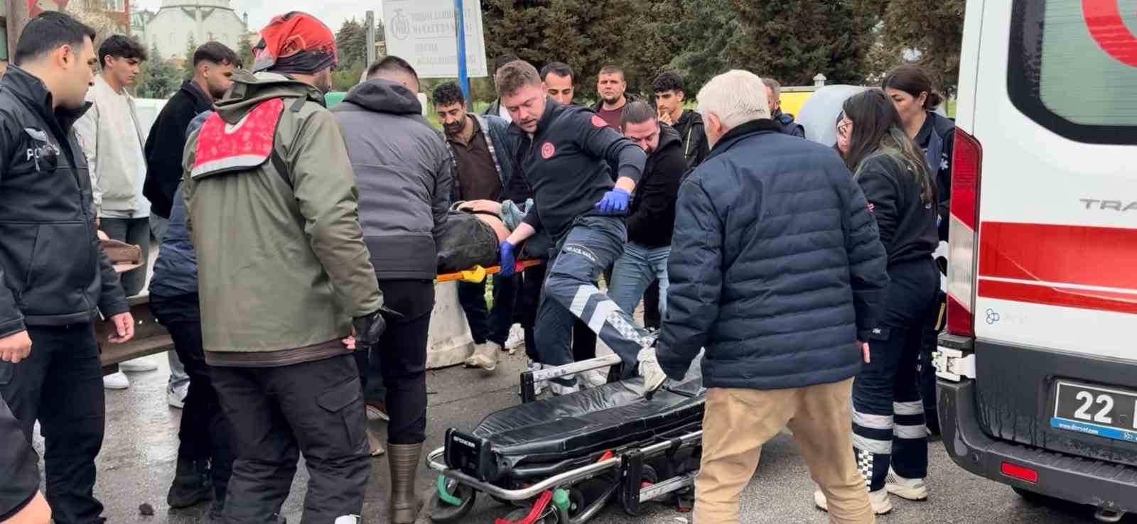 kazada kamyonun altina suruklenen motosikletteki 2 kisi yaralandi 2