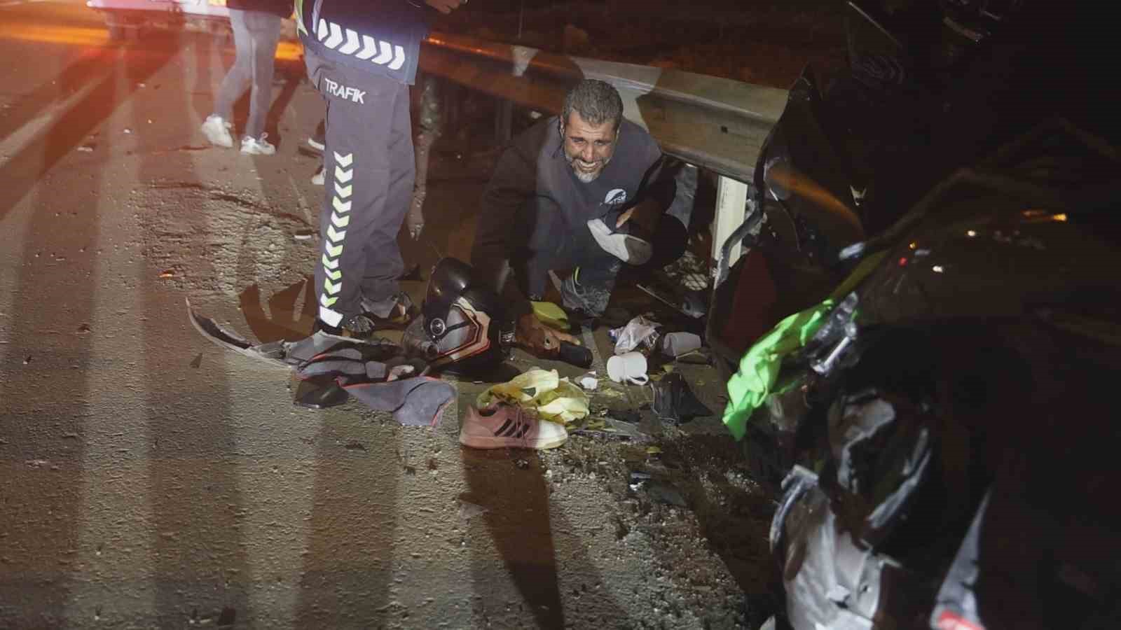 Kazada ölen 17 yaşındaki yeğeninin eşyalarını olay yerinde gözyaşlarıyla topladı 4 kazada olen 17 yasindaki yegeninin esyalarini olay yerinde gozyaslariyla topladi 0 BJ4Vmg4j