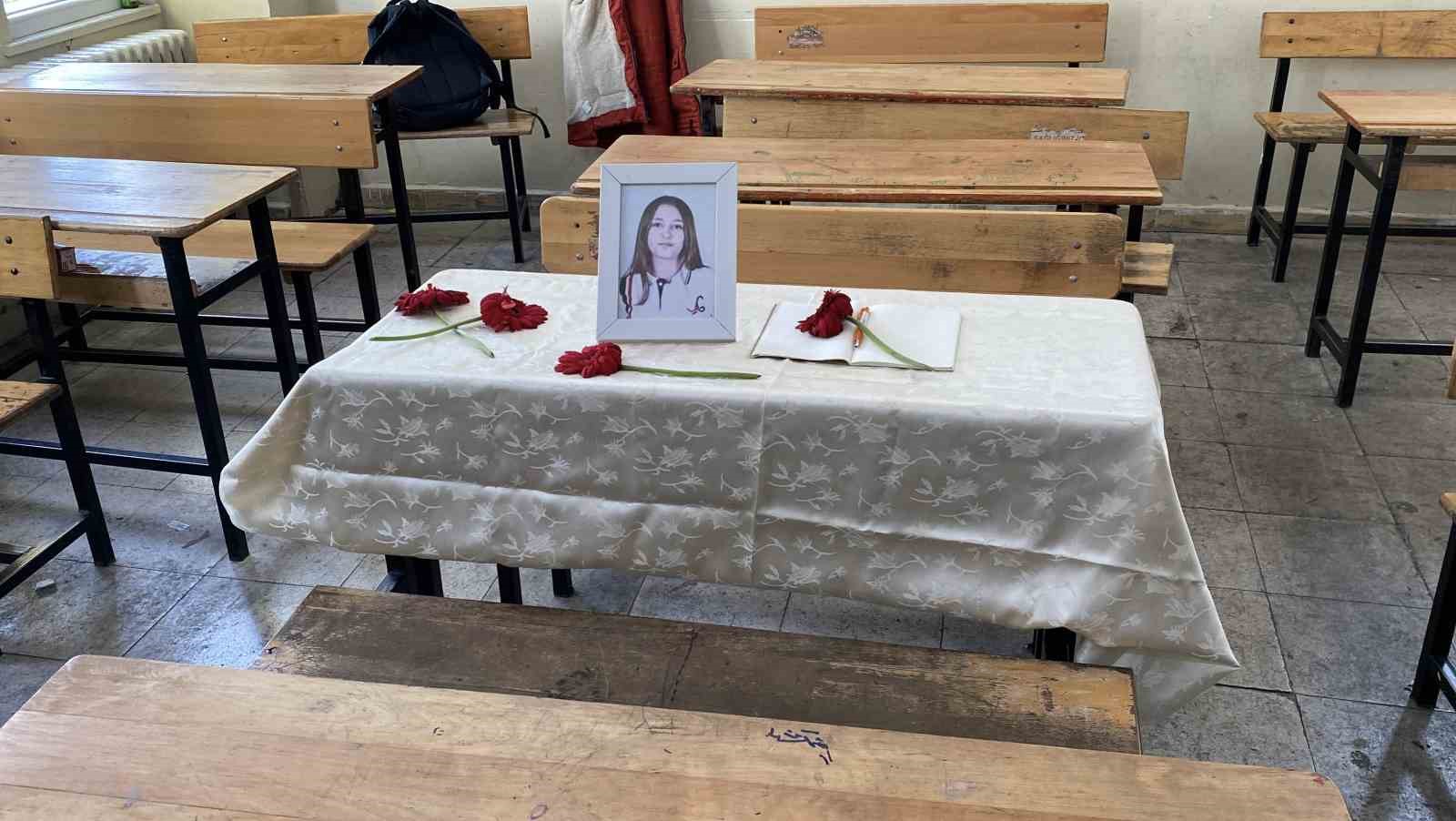 kazada olen kucuk kiz icin sinifinda ani kosesi yapildi 2 udjFTlaB